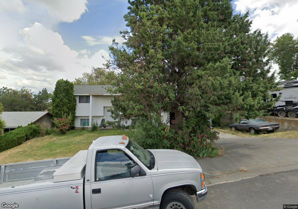 930 SE 1st St, Pendleton, OR 97801 - photo 1