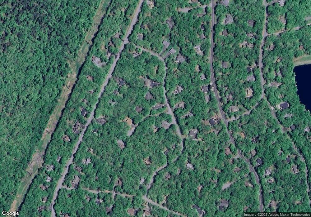 800 Surrey Ct W, Hawley, PA 18428 - photo 1