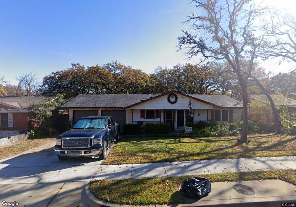 137 Ravenswood Dr, Bedford, TX 76022 - photo 1