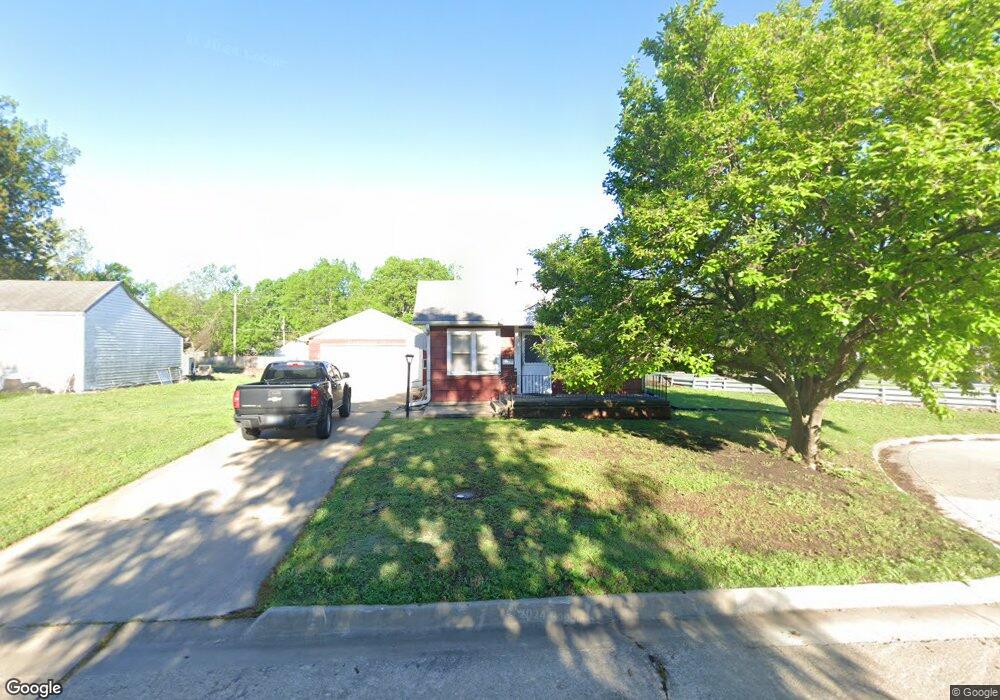 939 SW Webster Ave, Topeka, KS 66606 - photo 1