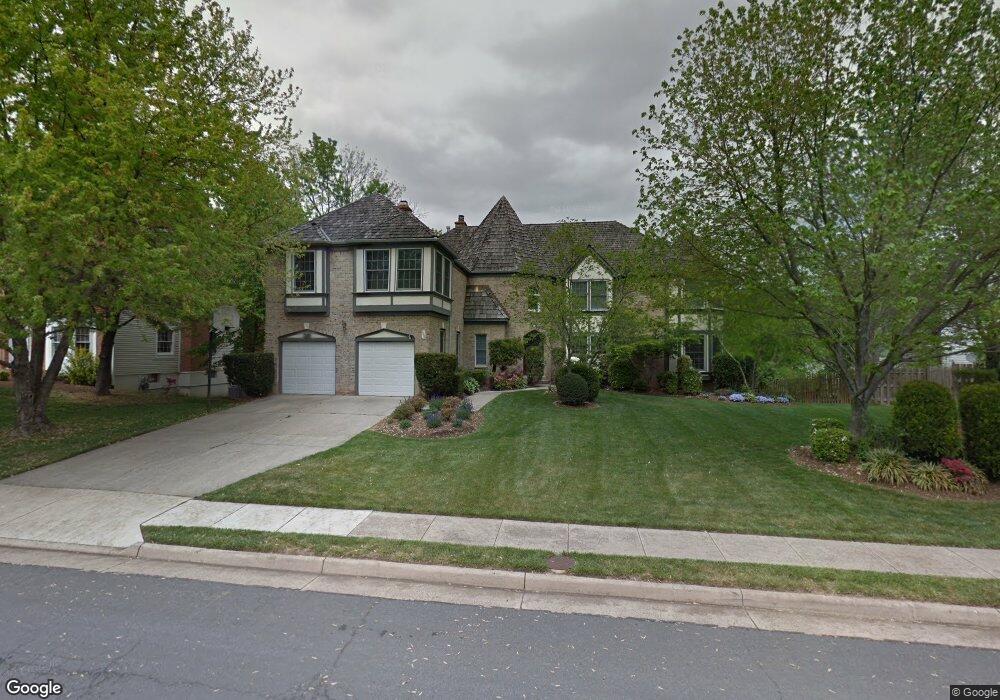 5709 Hampton Forest Way, Fairfax, VA 22030 - photo 1