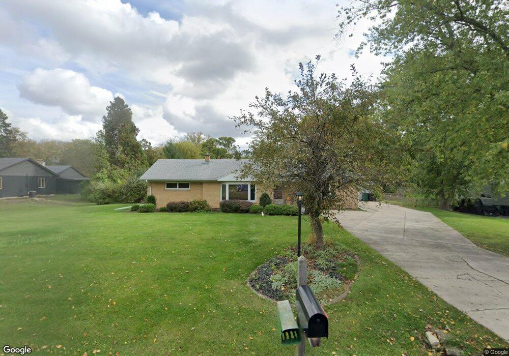 W142N7004 Oakwood Dr, Menomonee Falls, WI 53051 - photo 1