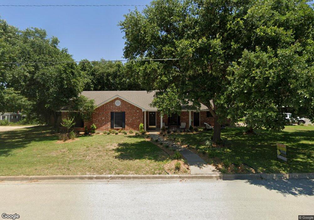 417 S Faires St, Flatonia, TX 78941
