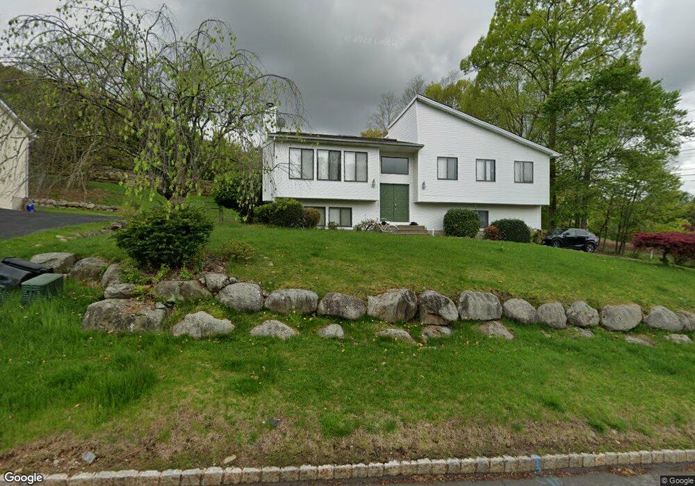 8 Rakentine Ln, Garnerville, NY 10923 - photo 1