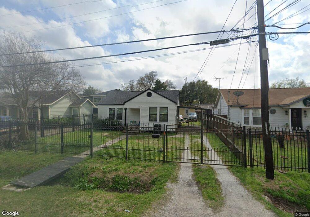 72 Fichter St, Houston, TX 77022 - photo 1