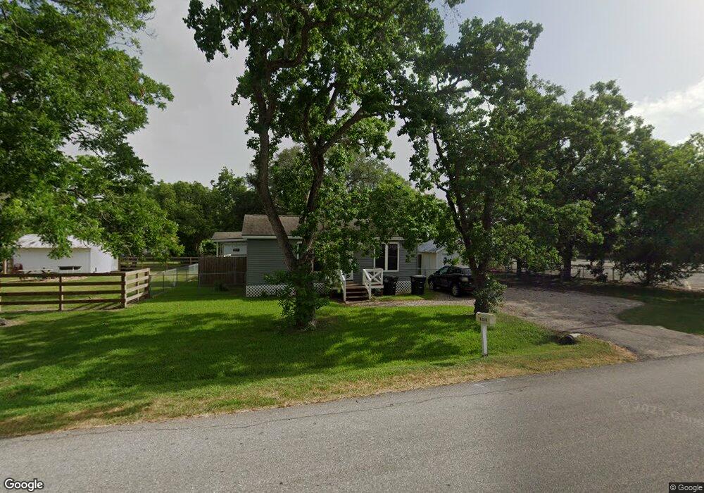 808 W Cleveland St, Alvin, TX 77511 - photo 1