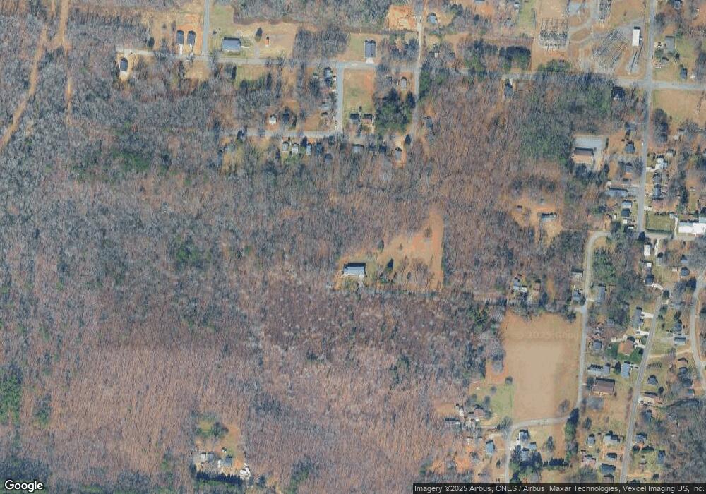 1900 Lynnwood Dr, Statesville, NC 28677 - photo 1