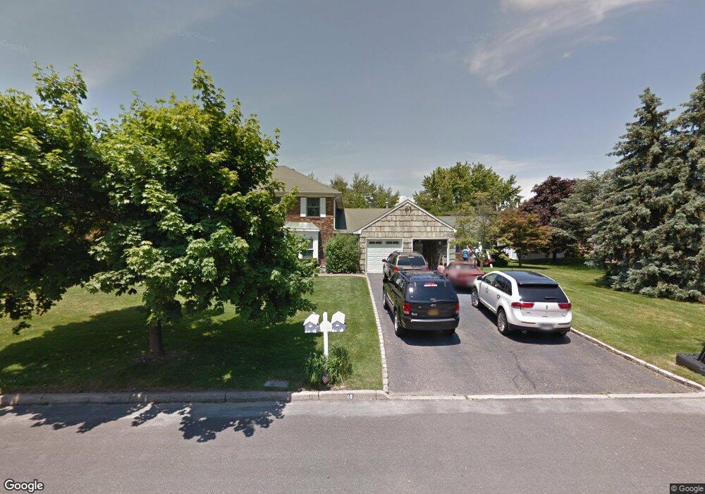 68 Dunlop Ct, ComMacK, NY 11725 - photo 1