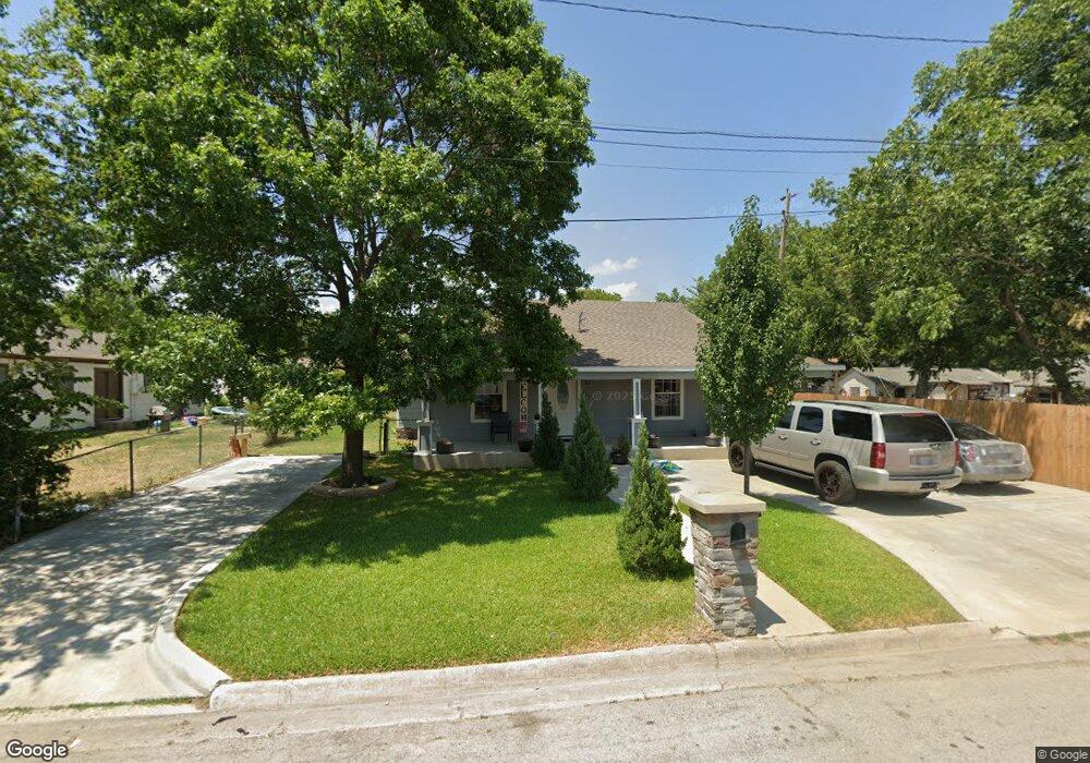 705 Berend St, Gainesville, TX 76240 - photo 1