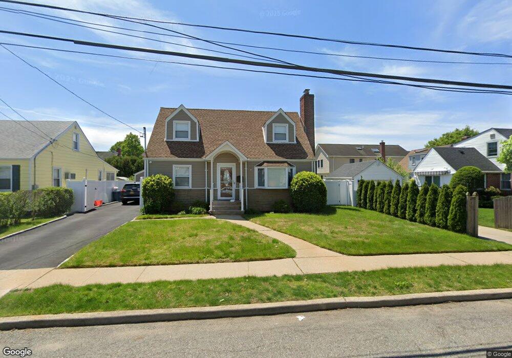 663 Wool Ave, Franklin Square, NY 11010 - photo 1