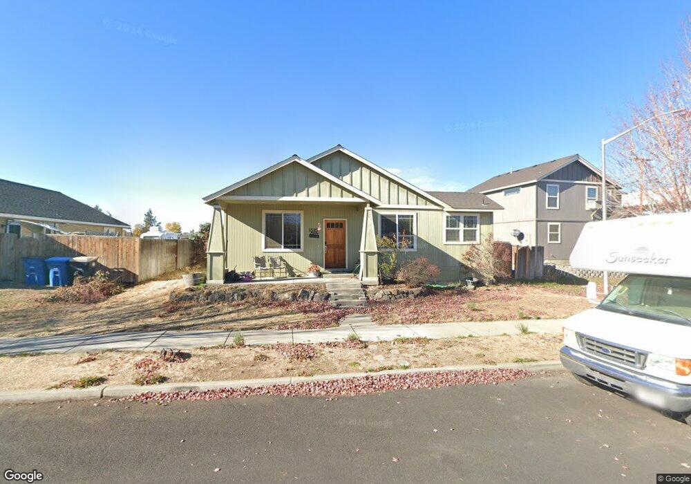 1523 NE 3rd St, Redmond, OR 97756 - photo 1