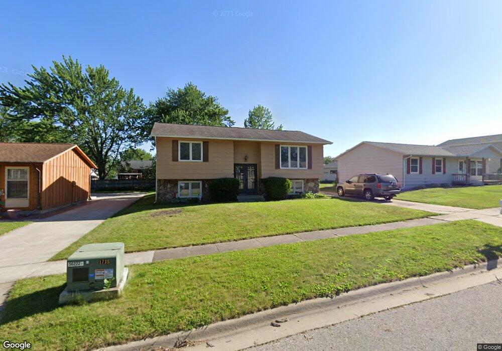 3829 Monterey Dr, Waterloo, IA 50701 - photo 1