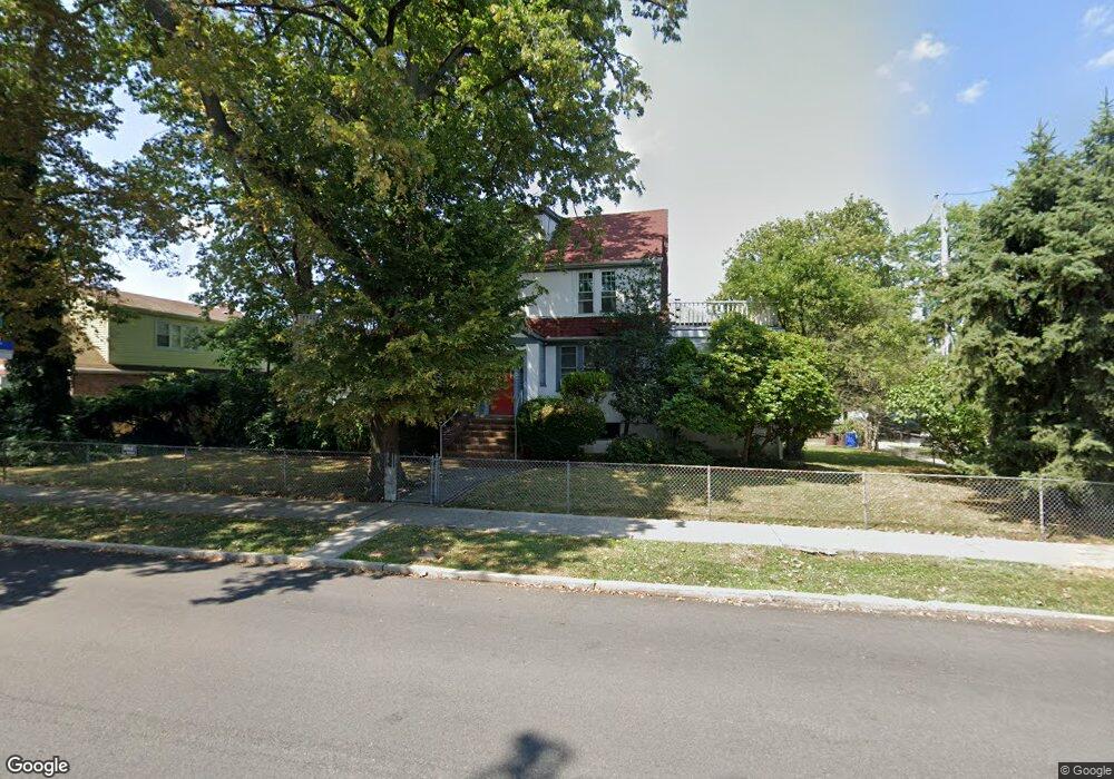 15817 Powells Cove Blvd, Whitestone, NY 11357 - photo 1