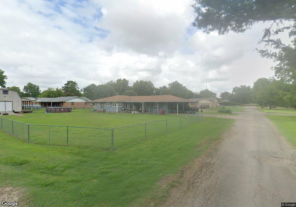 510 E Victor St, Hugo, OK 74743 - photo 1