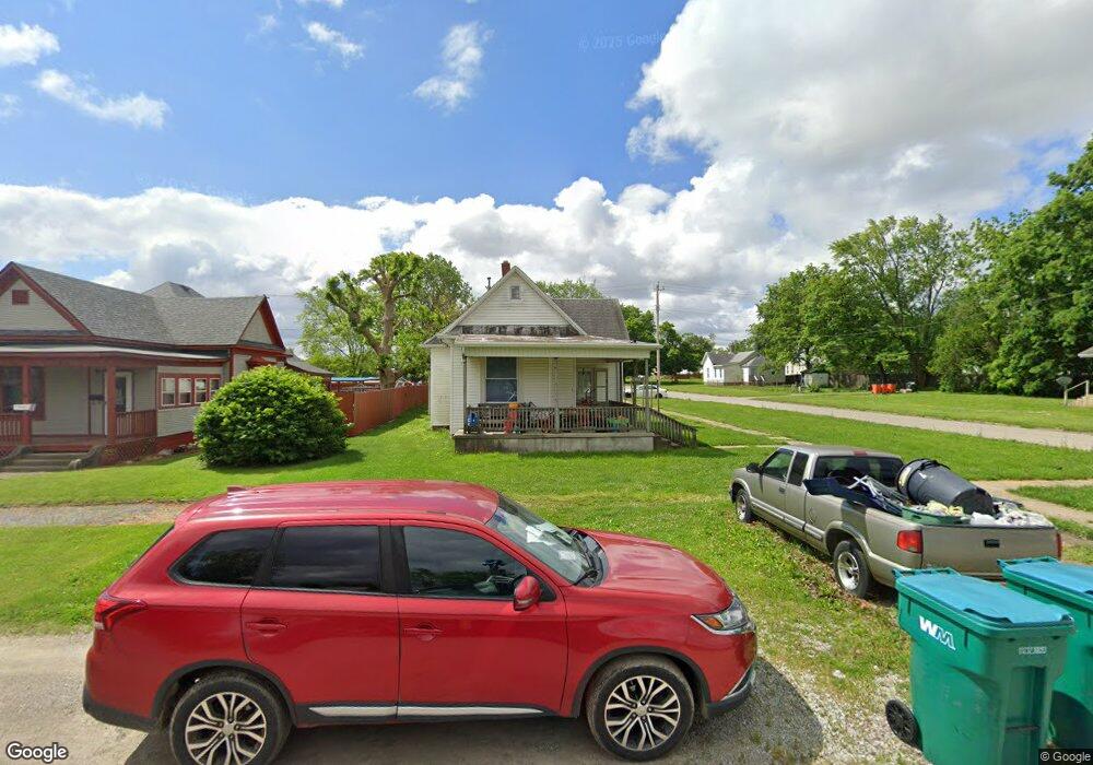 921 Moultrie Ave, Mattoon, IL 61938 - photo 1