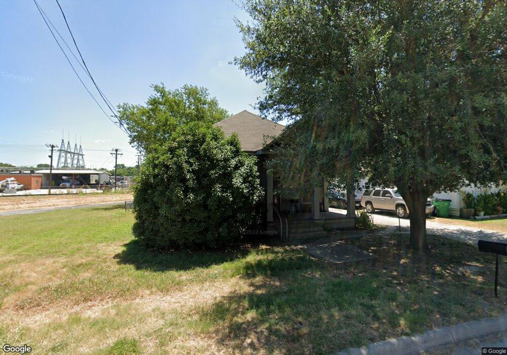 1108 N Dixon St, Gainesville, TX 76240 - photo 1
