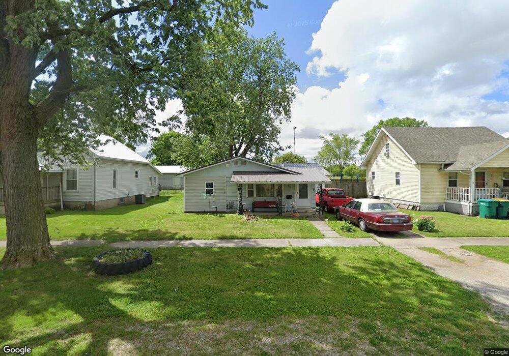 905 Moultrie Ave, Mattoon, IL 61938 - photo 1