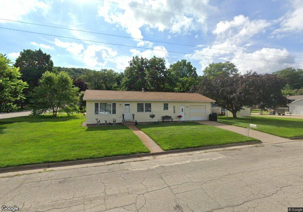 11 N Maple St, La Crescent, MN 55947 - photo 1