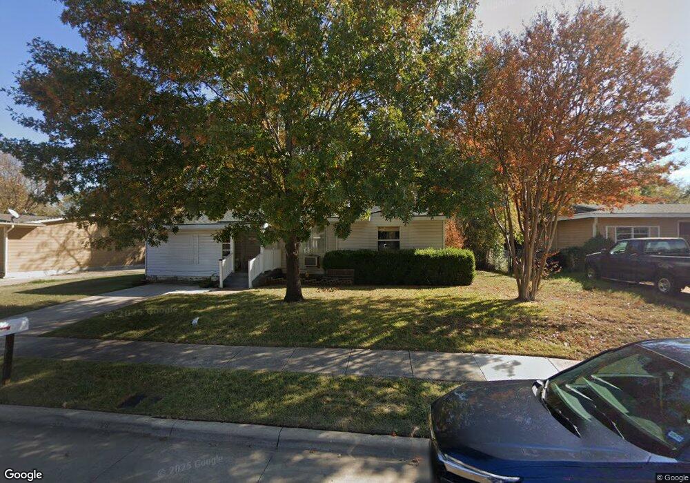 548 Buena Vista Dr, Hurst, TX 76053 - photo 1