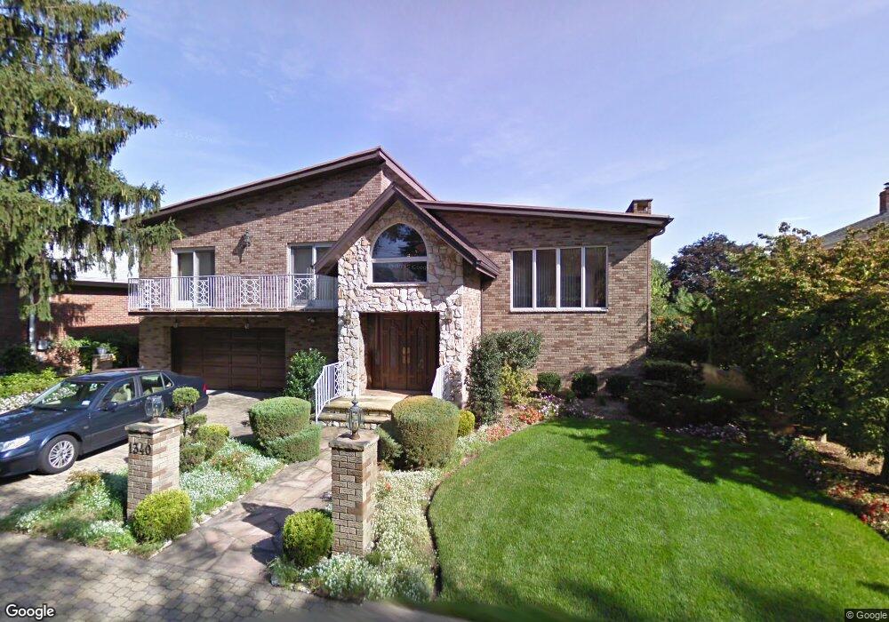 1340 Abbott Blvd, Fort Lee, NJ 07024 - photo 1