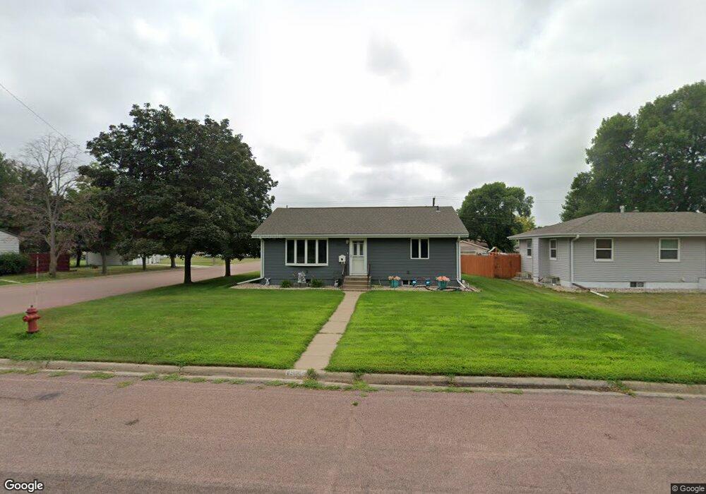 1521 E 3rd Ave, Mitchell, SD 57301 - photo 1