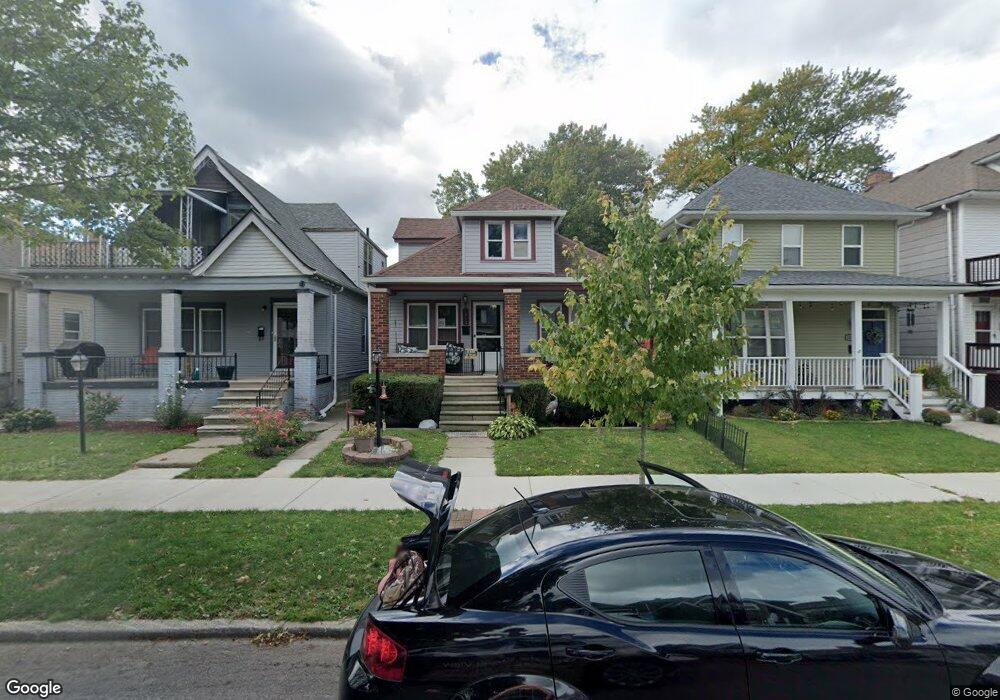 1013 Wayburn St, Grosse Pointe, MI 48230 - photo 1