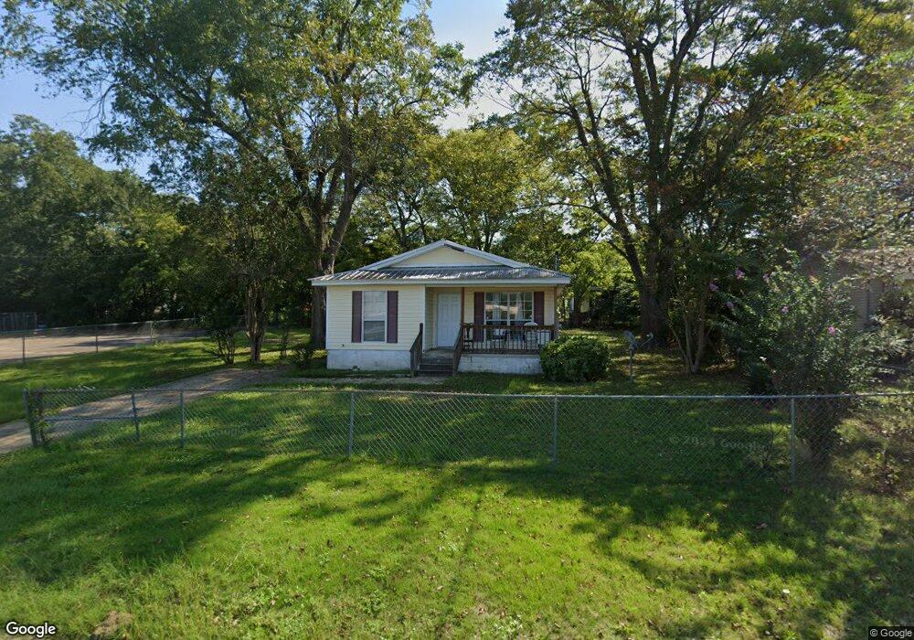 702 Bayshore Ave, Dothan, AL 36303 - photo 1