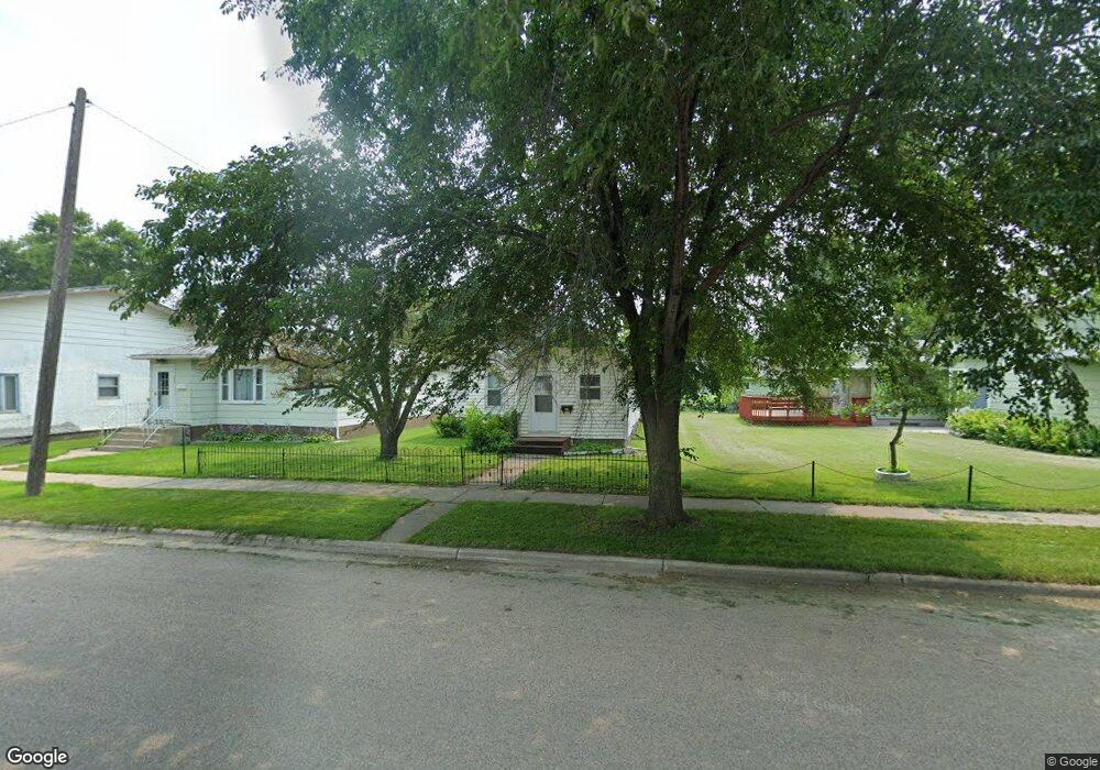 533 2nd St SW, Jamestown, ND 58401 - photo 1