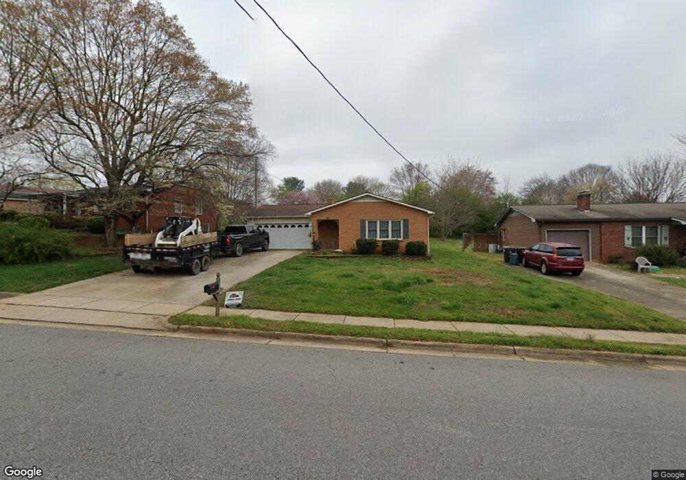 811 N Carolina Ave, Statesville, NC 28677 - photo 1