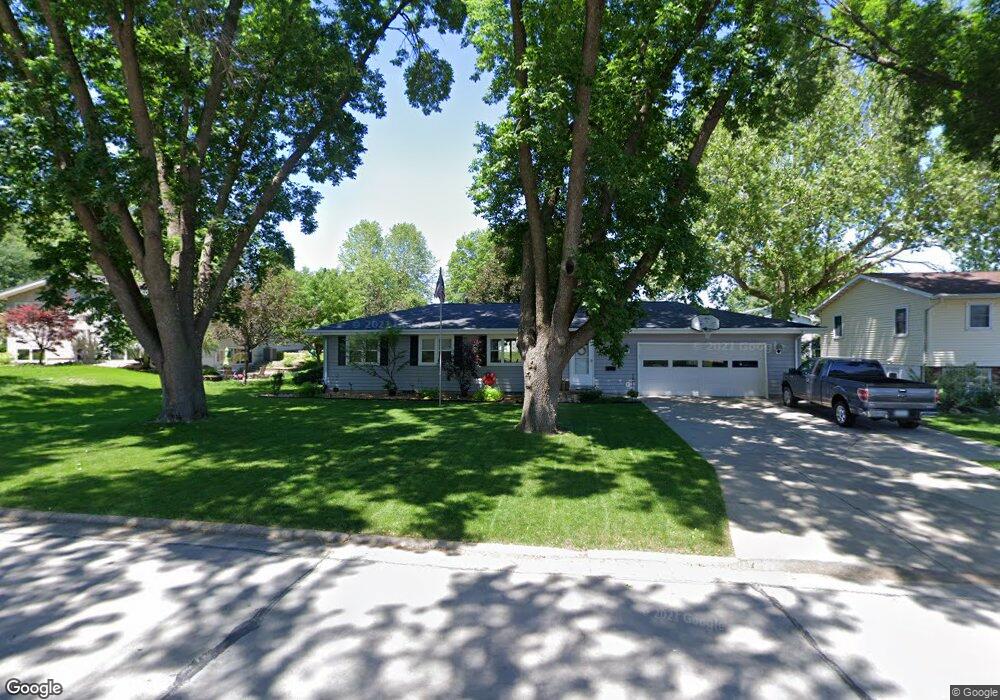 1713 W 3rd St, Cedar Falls, IA 50613 - photo 1