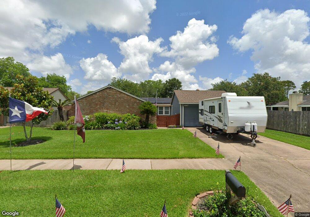 647 E Castle Harbour Dr, Friendswood, TX 77546 - photo 1