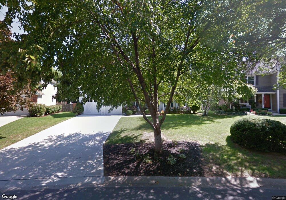 8411 Greenwood Cir, Lenexa, KS 66215 - photo 1