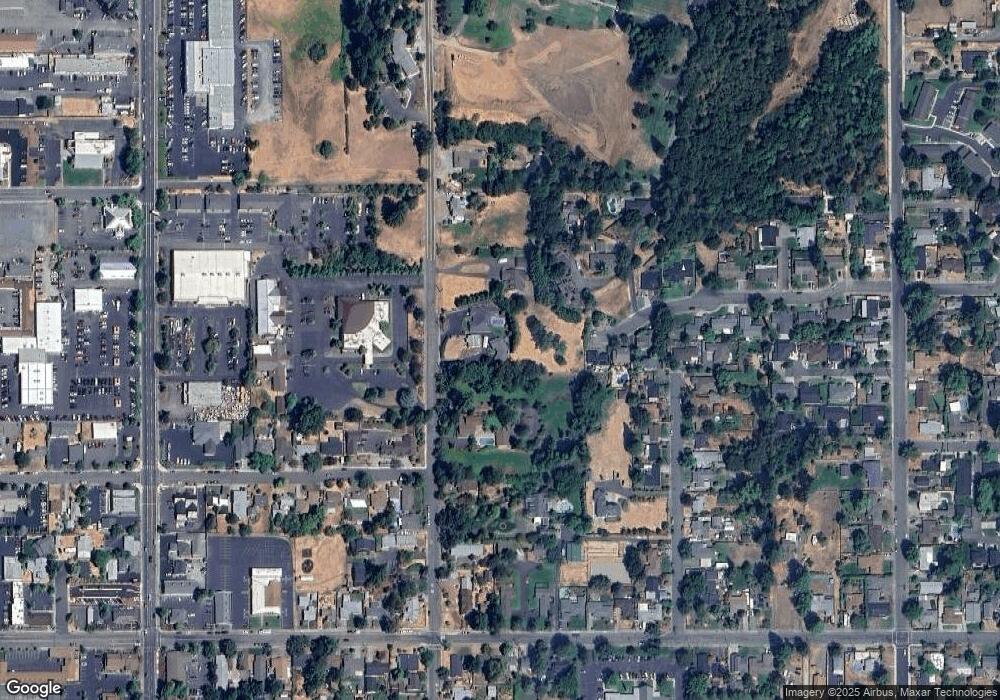 1367 NE 9th St, Grants Pass, OR 97526 - photo 1