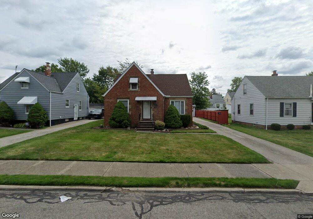 5115 Arch St, Maple Heights, OH 44137 - photo 1