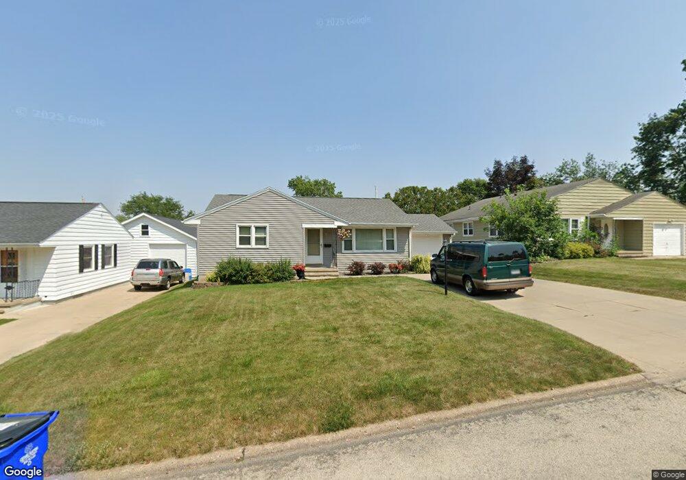 207 24th St NW, Cedar Rapids, IA 52405 - photo 1
