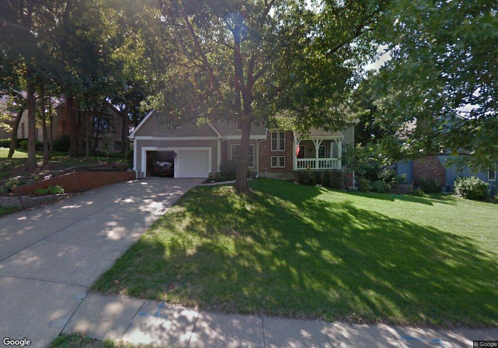7922 Hallet St, Lenexa, KS 66215 - photo 1