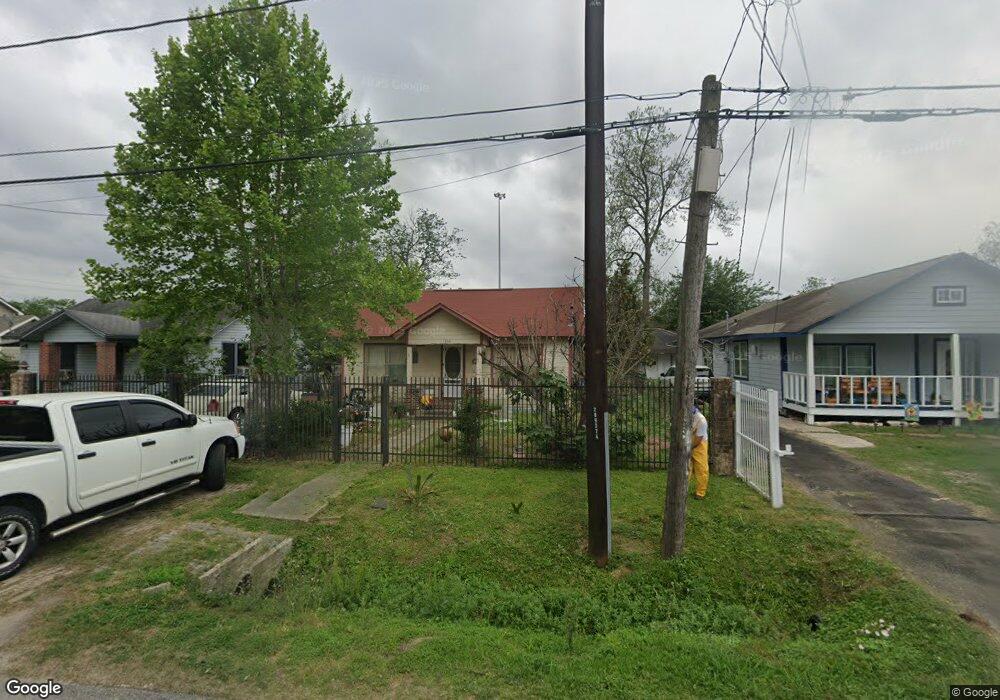 1306 Caplin St, Houston, TX 77022 - photo 1