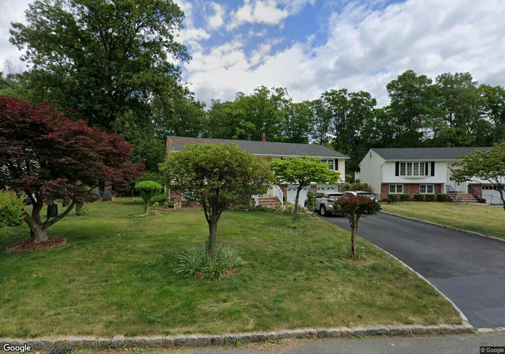 4 Manor Rd, Livingston, NJ 07039 - photo 1