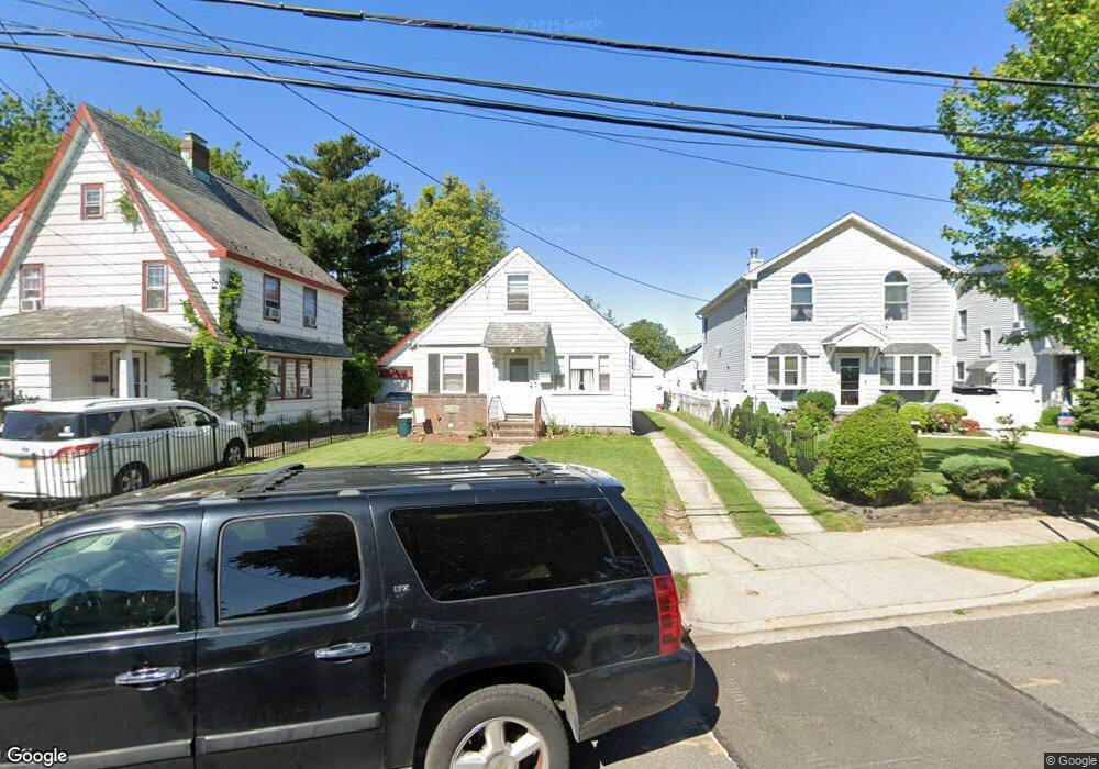 44 Maplewood St, West Hempstead, NY 11552 - photo 1