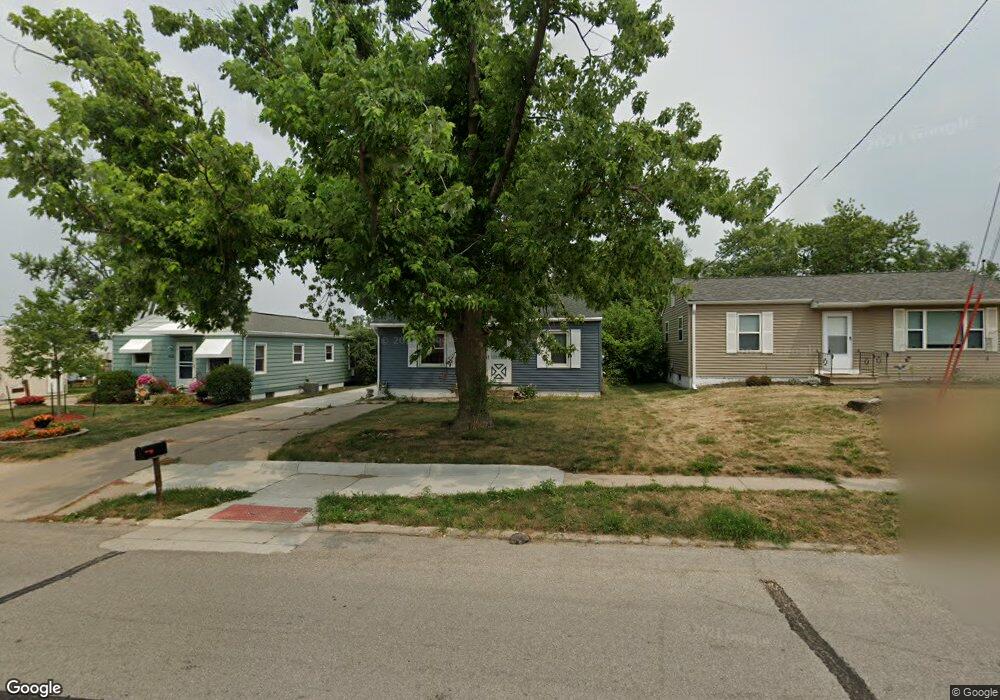 2761 J St SW, Cedar Rapids, IA 52404 - photo 1