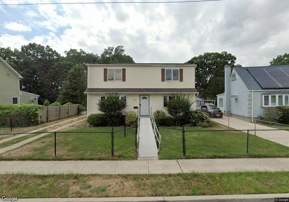 521 Maryann Ln, West Hempstead, NY 11552 - photo 1