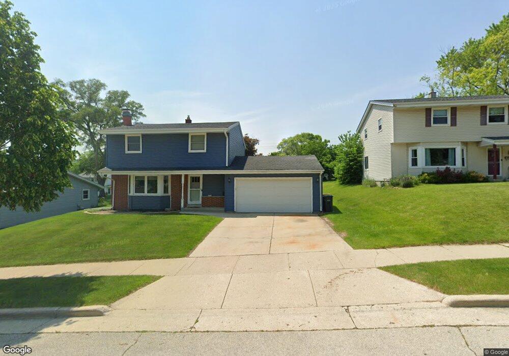 1914 Manhattan Dr, Waukesha, WI 53186 - photo 1