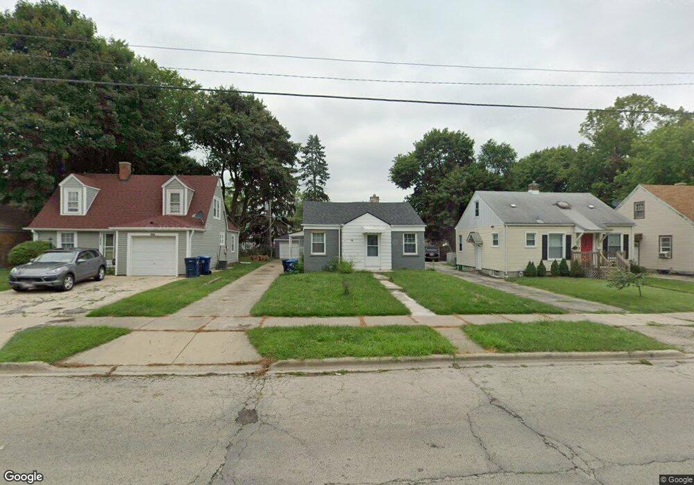 1010 W Ridgeland Ave, Waukegan, IL 60085 - photo 1