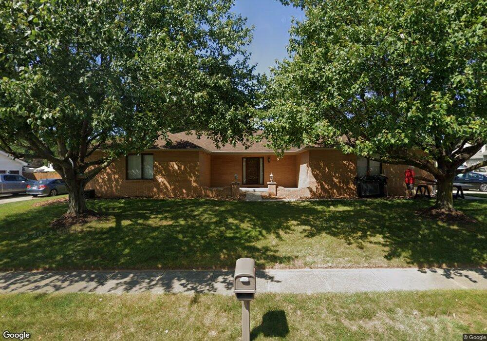 2834 Fox Pointe Dr, Columbus, IN 47203 - photo 1