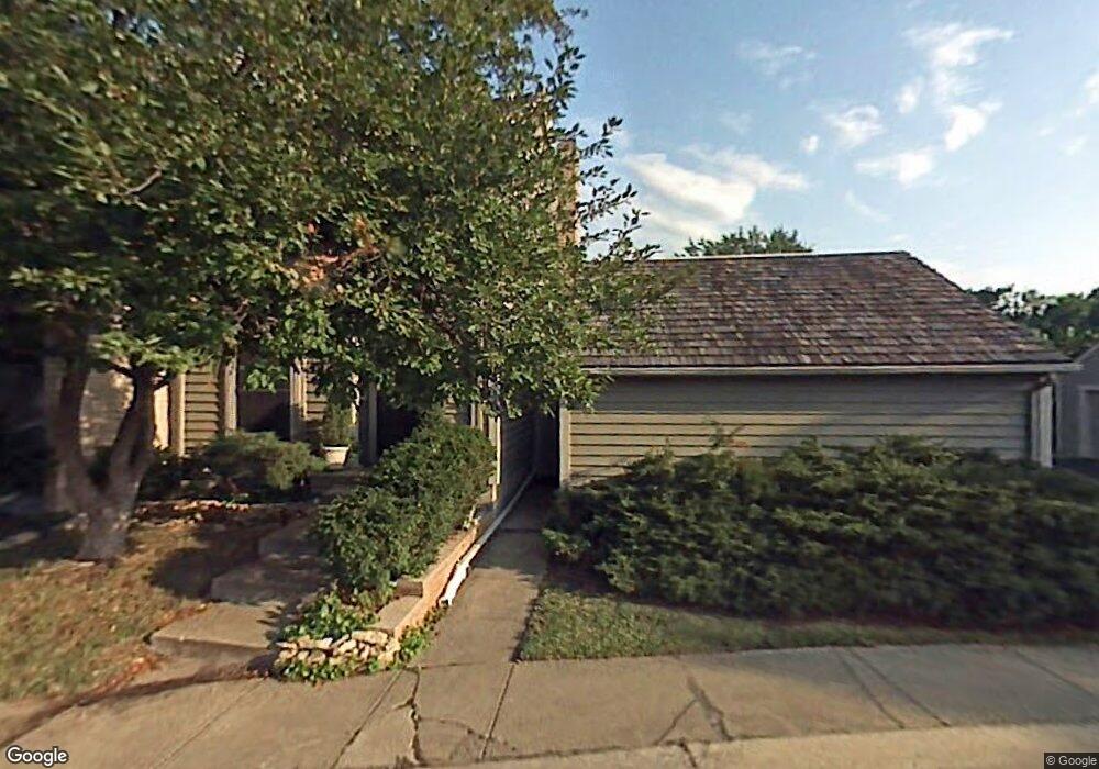 33 SW Pepper Tree Ln, Topeka, KS 66611 - photo 1