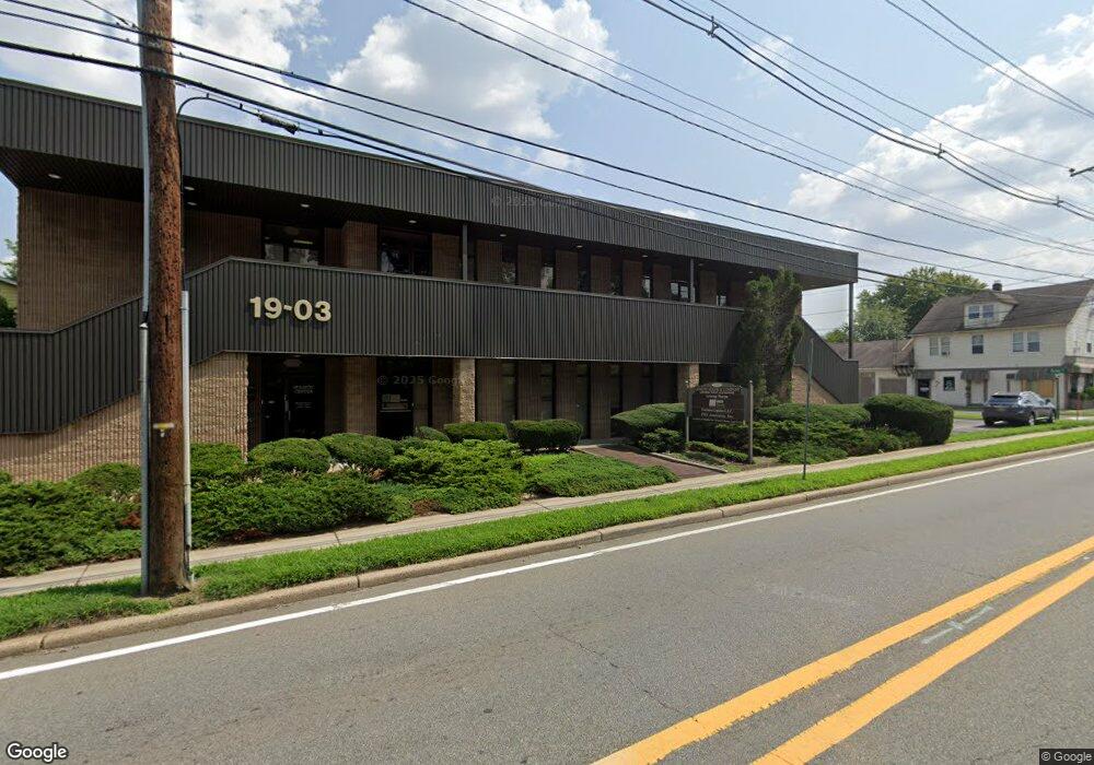 19-03 Maple Ave unit 2, Fair Lawn, NJ 07410 - photo 1