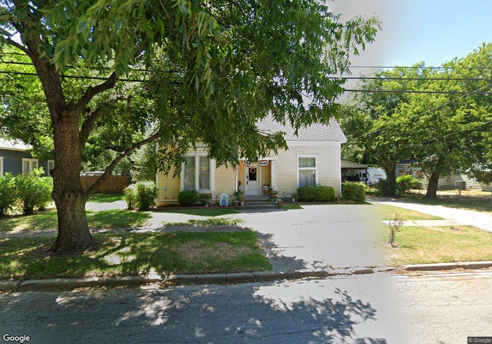 311 S Clements St, Gainesville, TX 76240 - photo 1