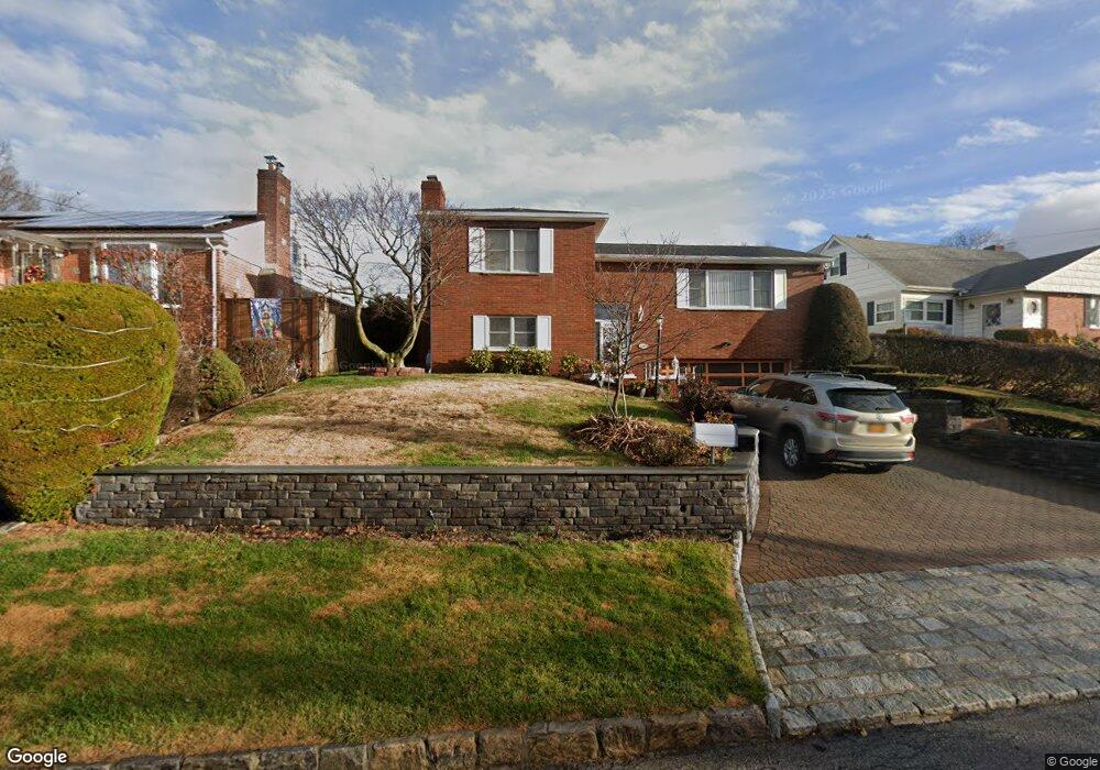 178 Roundhill Dr, Yonkers, NY 10710 - photo 1