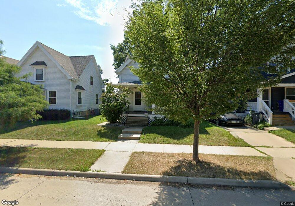 821 E Ave NW, Cedar Rapids, IA 52405 - photo 1