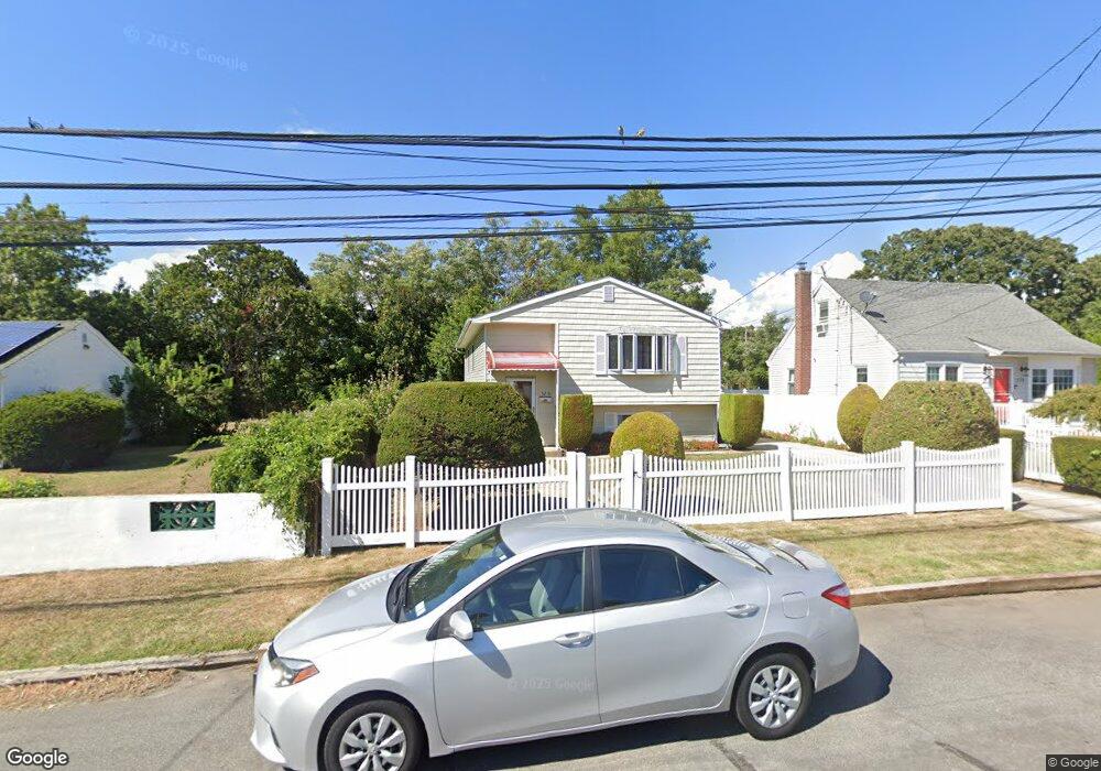 328 Robbins St, Lindenhurst, NY 11757 - photo 1
